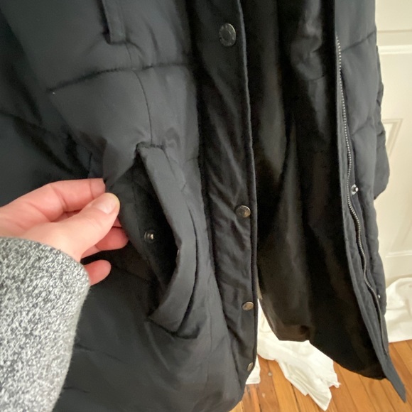 Knee length black puffer coat, Abercrombie - Picture 6 of 8